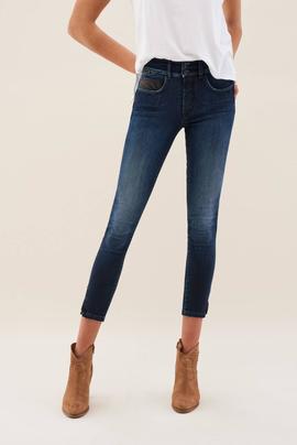 SECRET CAPRI SKINNY FIT CON TACHUELAS