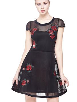 VESTIDO NEGRO CON APLICACIONES FLORALES