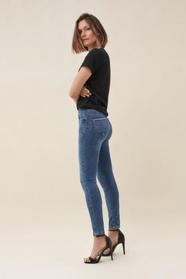 SECRET SKINNY FIT HIGH RISE CON DETALLES BRILLANTE