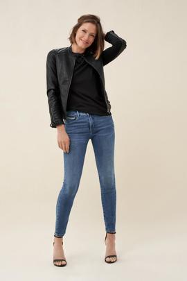 SECRET SKINNY FIT HIGH RISE CON DETALLES BRILLANTE