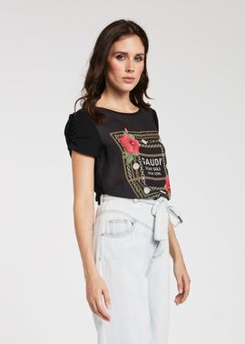 CAMISETA ROSAS CON MANGA FRUNCIDA NEGRA