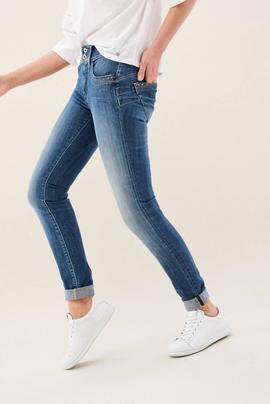 SECRET SKINNY FIT CON TACHUELAS