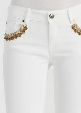 PANTALON JENNIFER SKINNY FIT BLANCO CON PEDRERIA