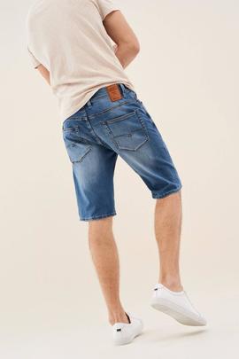 BERMUDAS LOOSE EN DENIM AZUL CLARO