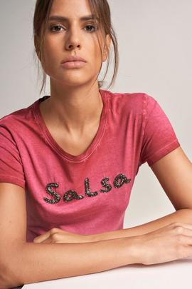 CAMISETA BRANDING SLIM FIT CON CUENTAS ROSA