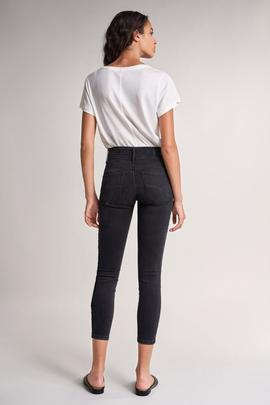 SECRET CAPRI SKINNY FIT CON RIBETE LATERAL