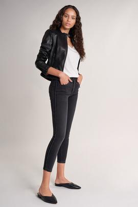 SECRET CAPRI SKINNY FIT CON RIBETE LATERAL