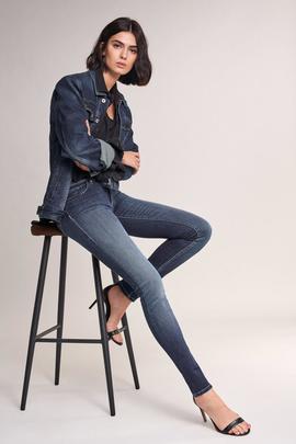 WONDER PUSH UP SKINNY FIT EN DENIM AZUL CON TACHUELAS