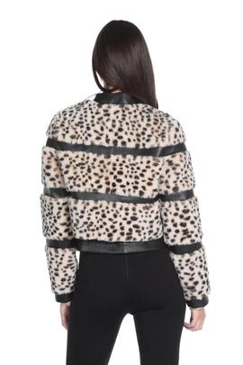 CHAQUETA CORTA KLOVES DE ECOPIEL CON FLECOS LEOPAR