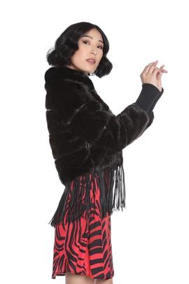 CHAQUETA CORTA MOODY DE ECOPIEL CON FLECOS NEGRA