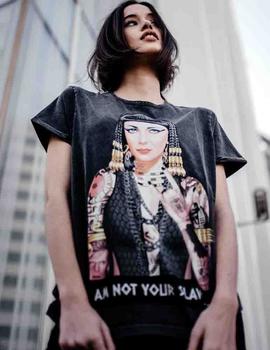 CAMISETA UNISEX CLEOPATRA NEGRA DEGRADE
