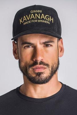 GORRA GIANNI KAVANAGH NEGRA CON LOGO DORADO
