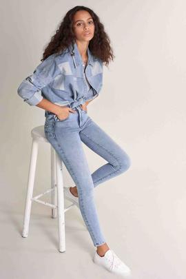 SECRET SKINNY FIT HIGH RISE CON DETALLES