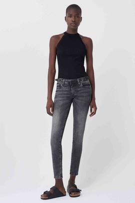 WONDER PUSH UP SKINNY FIT GRIS CON DETALLE DE ECOPIEL