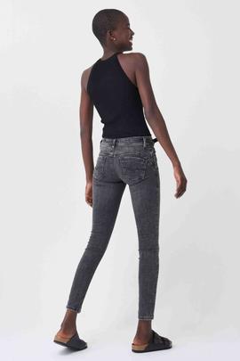 WONDER PUSH UP SKINNY FIT GRIS CON DETALLE DE ECOPIEL