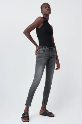 WONDER PUSH UP SKINNY FIT GRIS CON DETALLE DE ECOPIEL