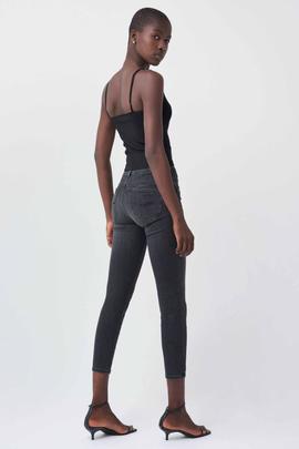 SECRET CAPRI SKINNY FIT HIGH RISE NEGRO DEGRADÉ CON PEDRERIA