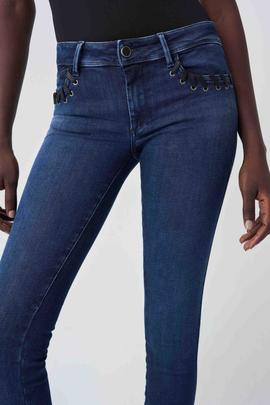 WONDER PUSH UP SKINNY FIT EN DENIM AZUL CON OJALES