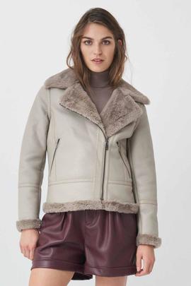 CHAQUETA DE ECOPIEL CON PELO BEIGE