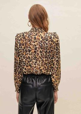 BLUSA ANIMAL PRINT CON VOLANTES