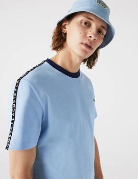 CAMISETA LACOSTE CON CINTA DEPORTIVA CELESTE