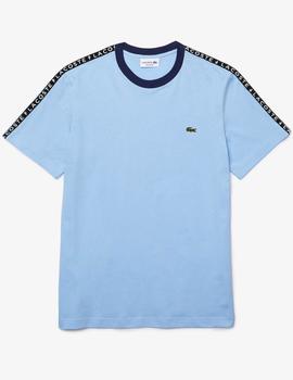 CAMISETA LACOSTE CON CINTA DEPORTIVA CELESTE