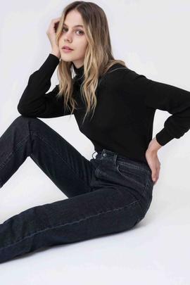 PANTALÓN VAQUERO TRUE CROPPED FIT NEGRO