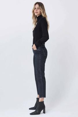 PANTALÓN VAQUERO TRUE CROPPED FIT NEGRO