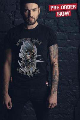 CAMISETA DE HOMBRE GOD NEGRA