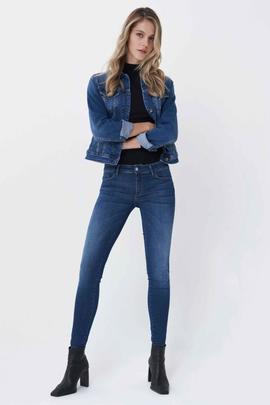 CAZADORA VAQUERA SLIM FIT EN DENIM AZUL