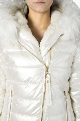 CHAQUETA ACOLCHADA BEIGE METALIZADA CON CAPUCHA