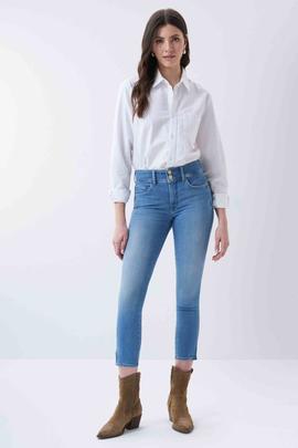 SECRET CROPPED SKINNY FIT CON DETALLE EN EL BAJO