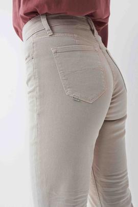 PANTALÓN VAQUERO TRUE CROPPED FIT BEIGE