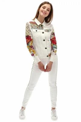 CHAQ_EXOTIC WHITE JACKET