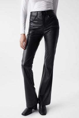 PANTALONES FAITH FLARE PUSH IN DE ECOPIEL NEGRA