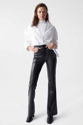 PANTALONES FAITH FLARE PUSH IN DE ECOPIEL NEGRA