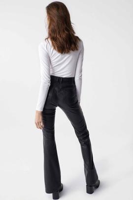 PANTALONES FAITH FLARE PUSH IN DE ECOPIEL NEGRA