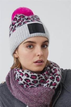 GORRO ANIMAL PRINT CON BORLA ROSA