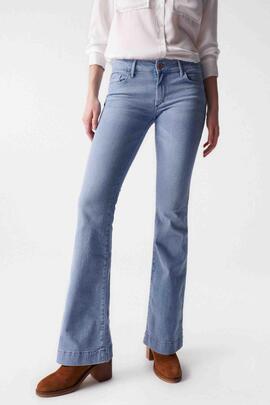 PANTALÓN VAQUERO WONDER FLARE EN DENIM AZUL