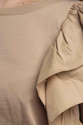 CAMISETA CAMEL CON VOLANTES EN LAS MANGAS