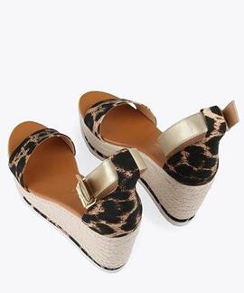 SANDALIAS DE CUÑA COMBINADAS CON ANIMAL PRINT