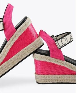 SANDALIAS DE CUÑA CON LENTEJUELAS FUCSIA FLUOR