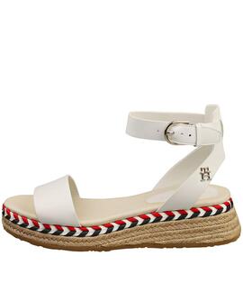 SANDALIAS DE PIEL BLANCA CON MONOGRAMA DORADO