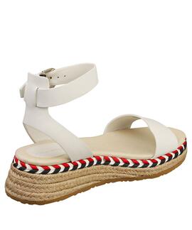 SANDALIAS DE PIEL BLANCA CON MONOGRAMA DORADO