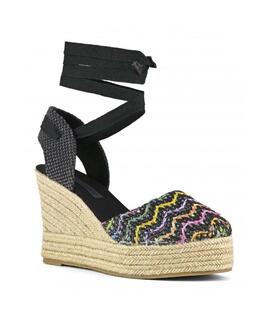 SANDALIA DE CUÑA RAFIA NEGRA MULTICOLOR