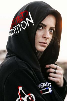 SUDADERA DE MUJER GRAFFIC NEGRA