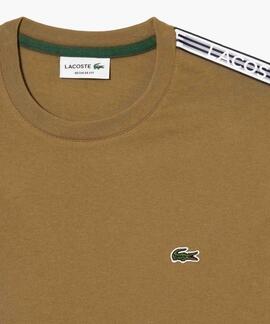 CAMISETA LACOSTE SPORT REGULAR FIT CAMEL