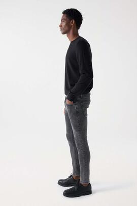 PANTALÓN VAQUERO SKINNY FIT CORTO EN DENIM GRIS OSCURO