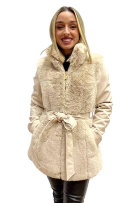 CHAQUETA DE MUJER ECOPIEL BEIGE CON CINTURÓN