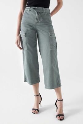 PANTALON VAQUERO CARGO FAITH PUSH IN CROPPED CON CINTURÓN